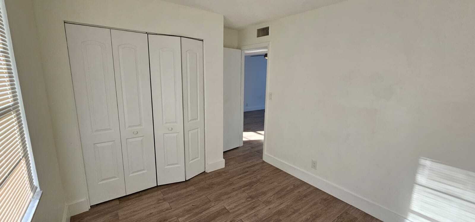 Building Photo - 422 Lakeside Dr