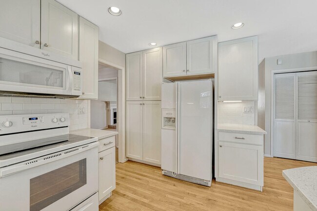 Building Photo - 7398 S Hudson Way