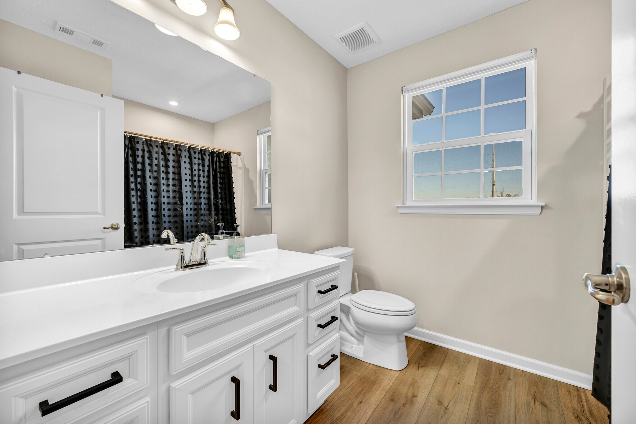 Building Photo - 1117 Kadas Ln