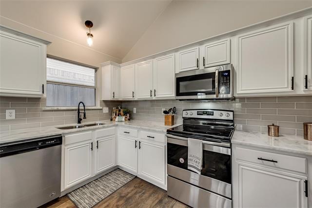 Building Photo - 1811 Creekpark Trail