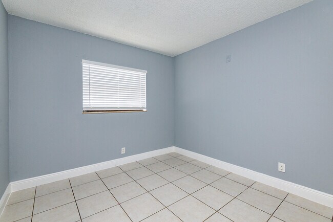 Building Photo - 4061 N Dixie Hwy