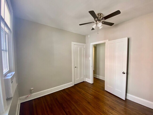 Building Photo - 1029 Dana Apts
