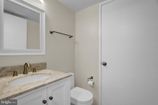 Building Photo - 2665 Glengyle Dr