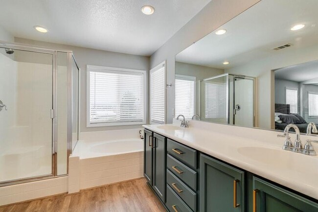 Building Photo - 38945 Turtle Pond Ln