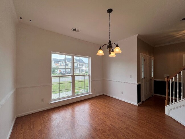 Building Photo - 570 Batty Way
