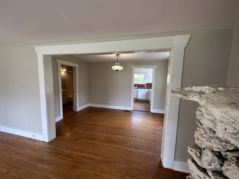 A formal dining area next to the kitchen and a full bath - 1148 Pierce Rd