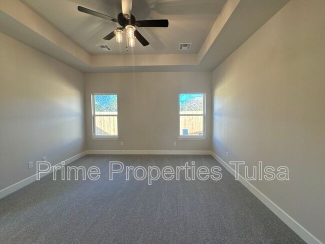 Building Photo - 1022 E Delmar Pl