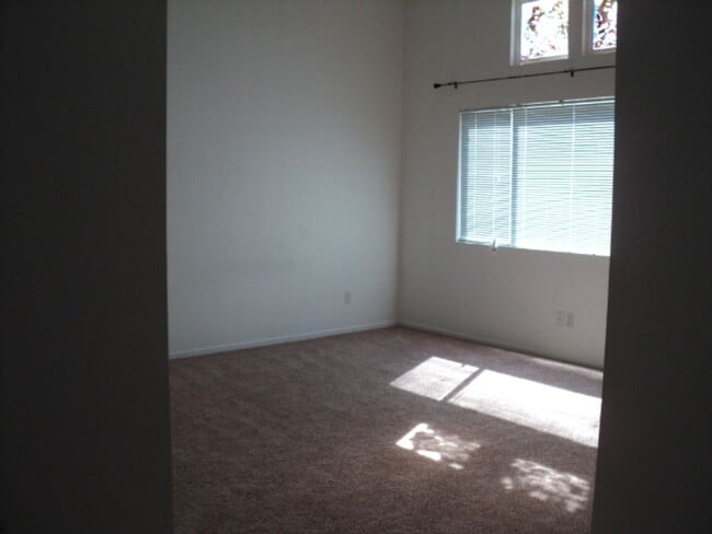 Building Photo - 1811 Stillspring Ct