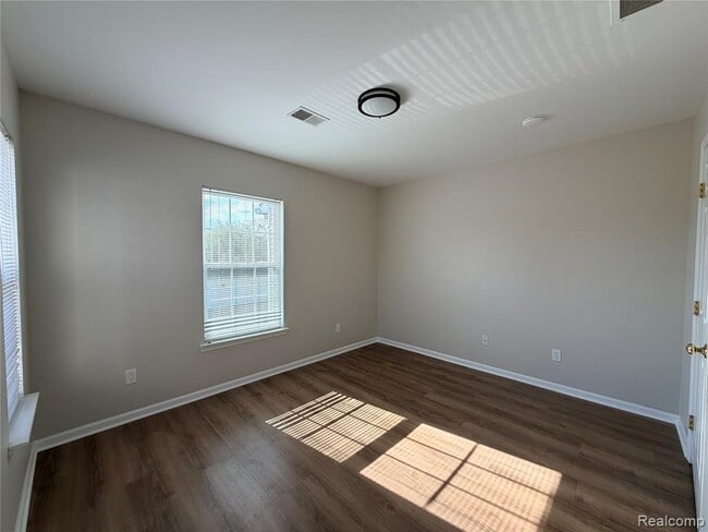 Building Photo - 2710 S Knightsbridge Cir