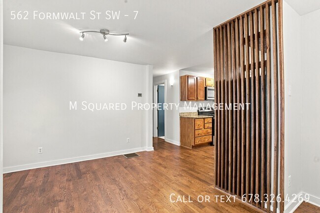 Building Photo - 562 Formwalt St SW