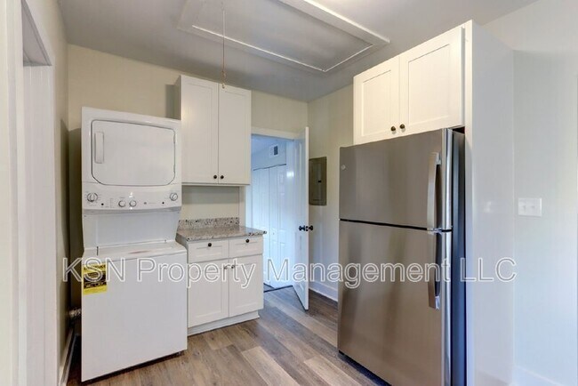 Building Photo - 543 E Harris St