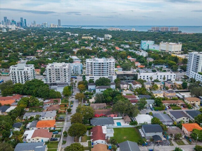 Building Photo - 2730 SW 26th St