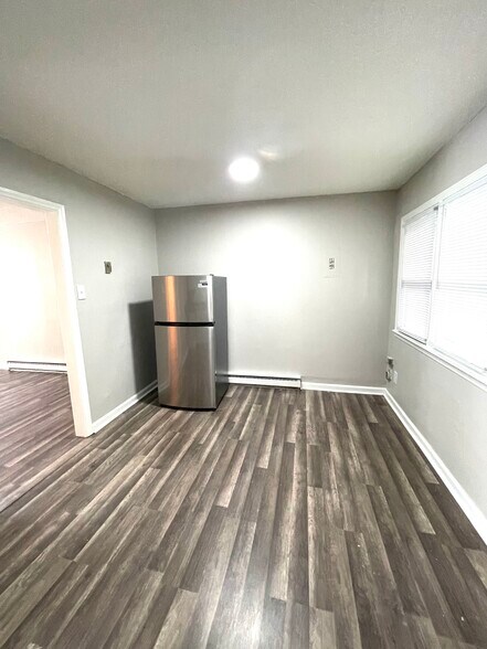 Building Photo - 2909-2917 Burgess Dr