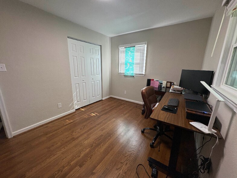Building Photo - 5313 Sir Barton Dr
