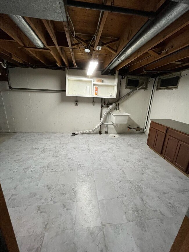 Building Photo - Charming duplex - 2bedroom, 1 bath