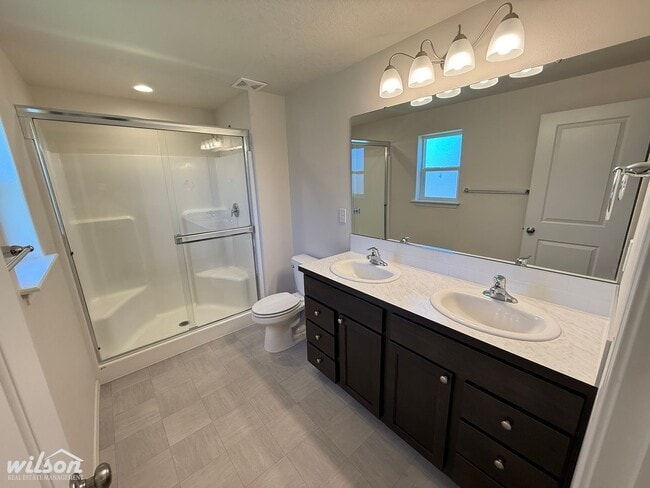 Building Photo - 3BD/2BA - Stunning Modern Home in Desirabl...