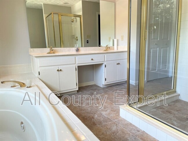 Building Photo - 2470 Valentines Ct