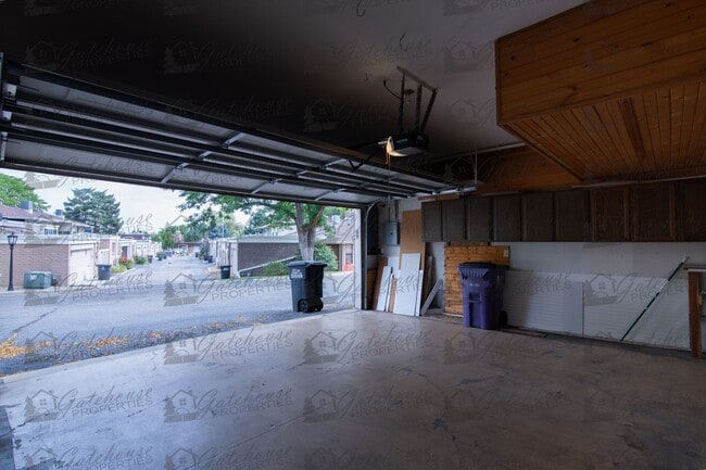 Building Photo - 3342 S Oneida Way