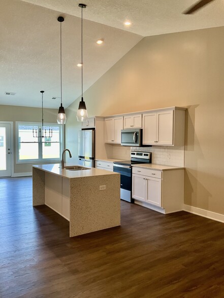Building Photo - 123 Beacon Harbor Pky
