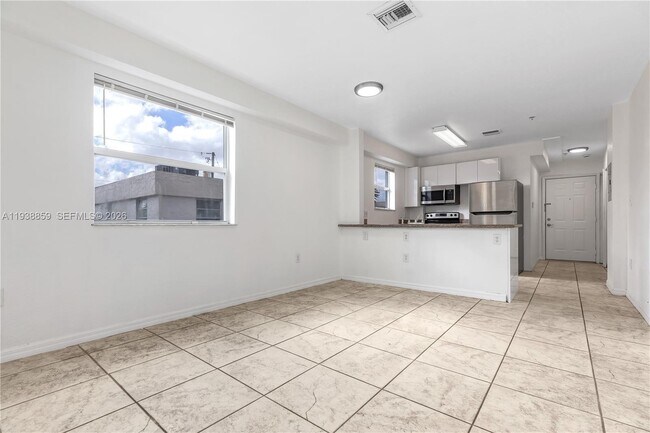 Building Photo - 520 SW 5th St