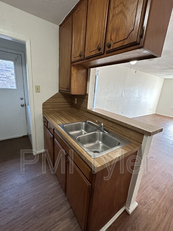 Building Photo - 2813 W Shaw St