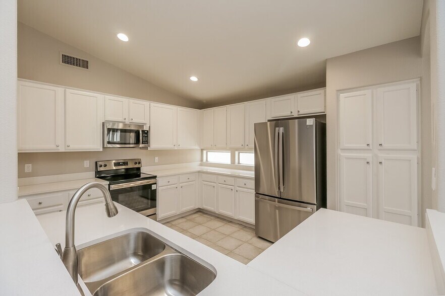 Building Photo - 1162 E Baylor Ln