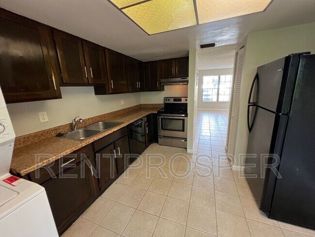 Building Photo - 6075 Village Cir