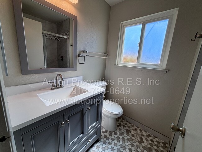 Building Photo - Updated 2 Bed, 2 Bath Duplex - 2 Car Garage - Two Large Patios - Close to Shopping, Restaurants, ...