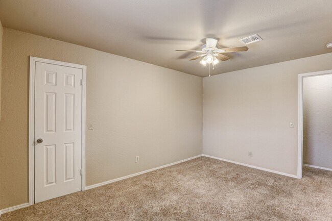 Building Photo - 4 Bedroom,2.5 Bath and 2 Car Garage Duplex with Fireplace and Prime Location Near Lake Hefner