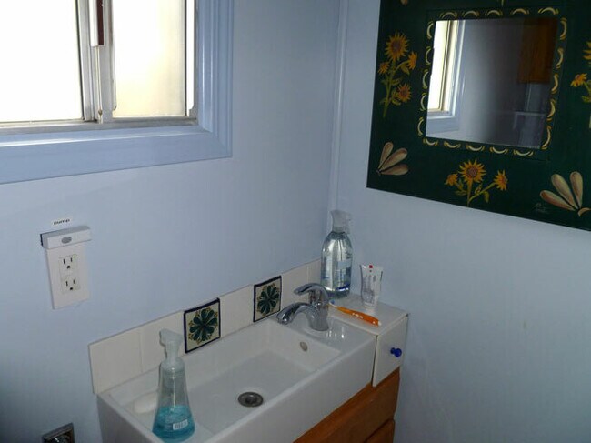 Building Photo - 2909 King St