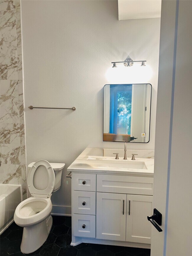 Building Photo - 618 E 35th St