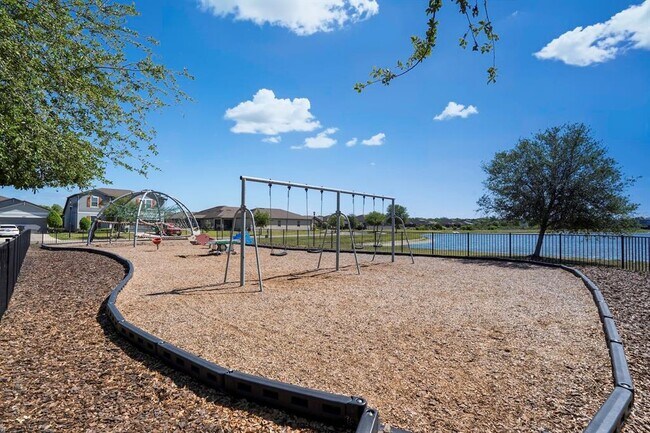 Building Photo - 9136 Hillcroft Dr