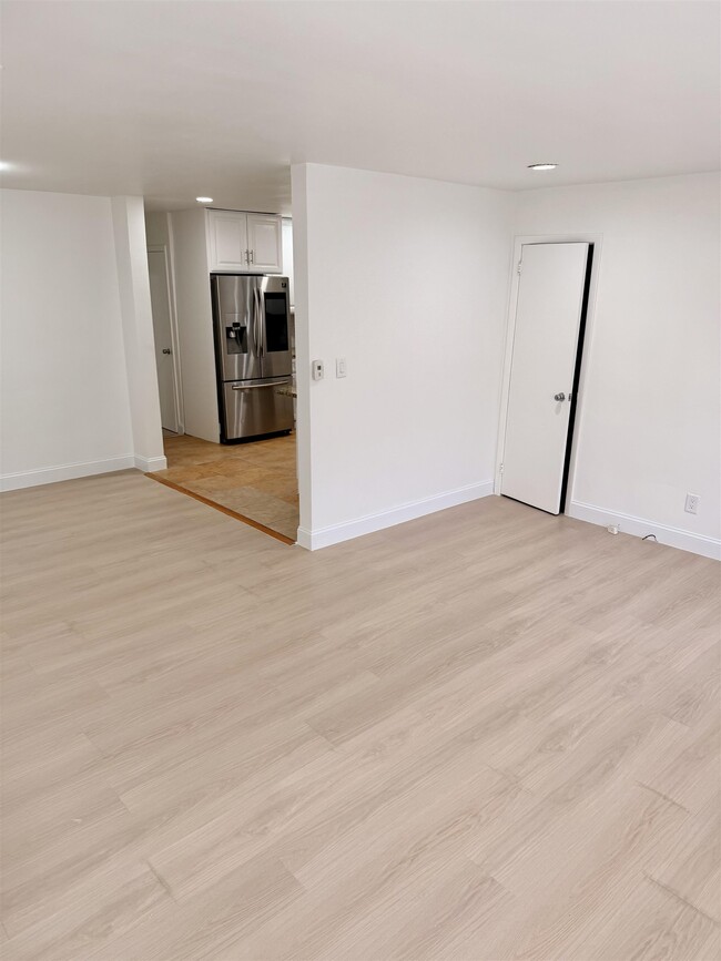 Building Photo - 24 E 18th St