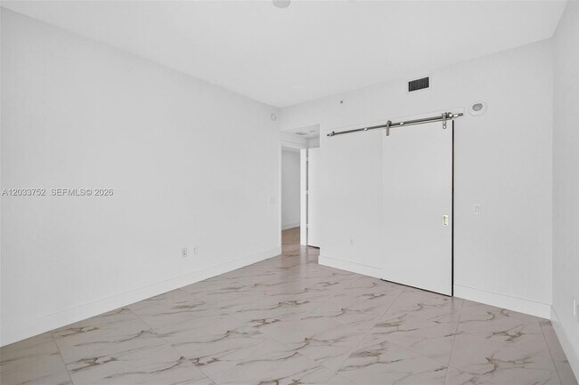 Building Photo - 2000 Metropica Wy