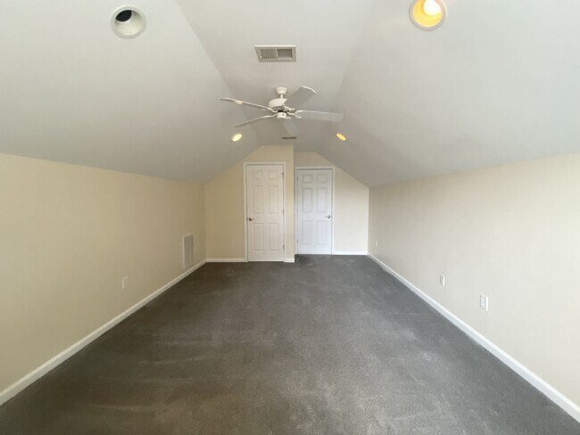 Building Photo - Charming Four-Bedroom Home in Bluffton wit...