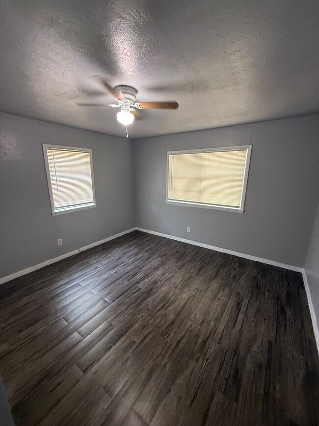 Building Photo - Rendon Area; Single-Family home sitting on...