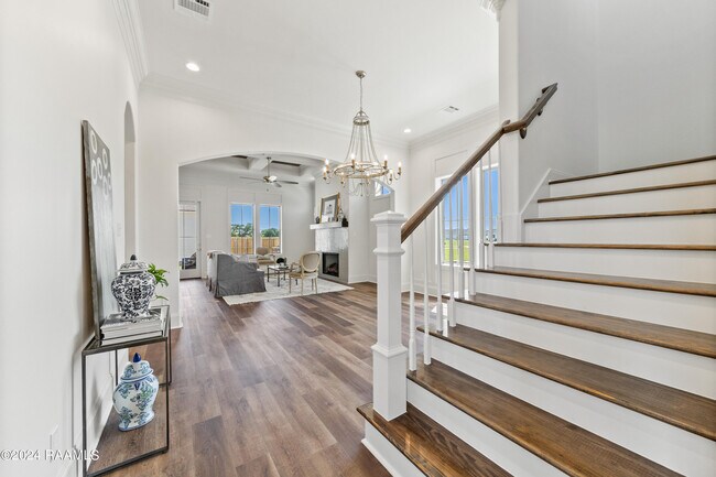 Building Photo - 400 Villager Ave