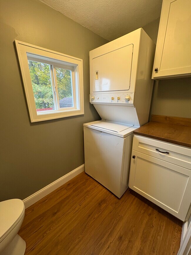 Building Photo - 412 Emerick St