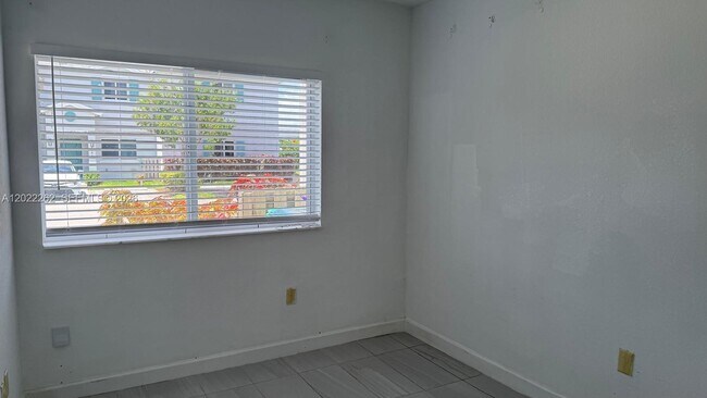 Building Photo - 1245 NW 3rd Ln