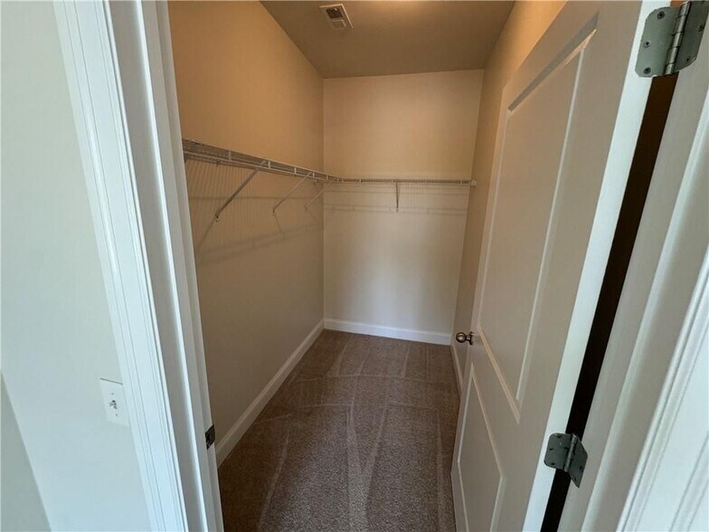 Building Photo - 901 Abernathy Rd NE