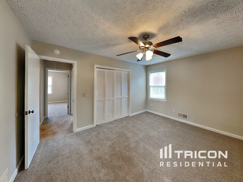 Building Photo - 414 Breezy Dr SW