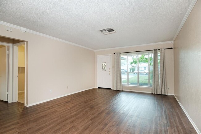 Building Photo - 10419 Firethorn Ln