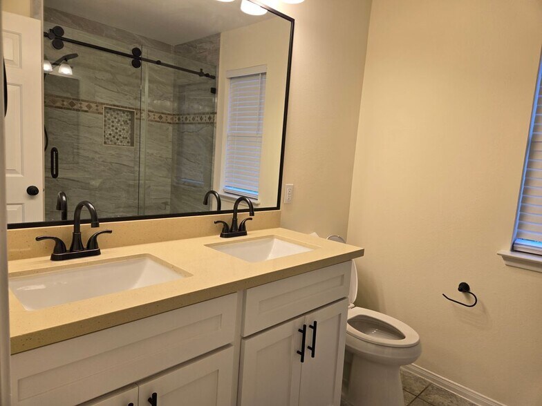 Building Photo - 5510 Cedaredge Ct