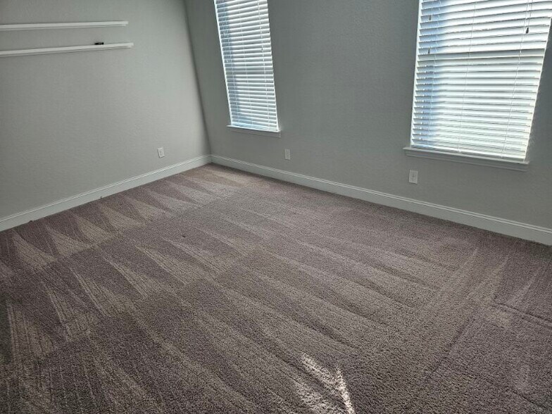 Building Photo - 9511 Bricewood Oak