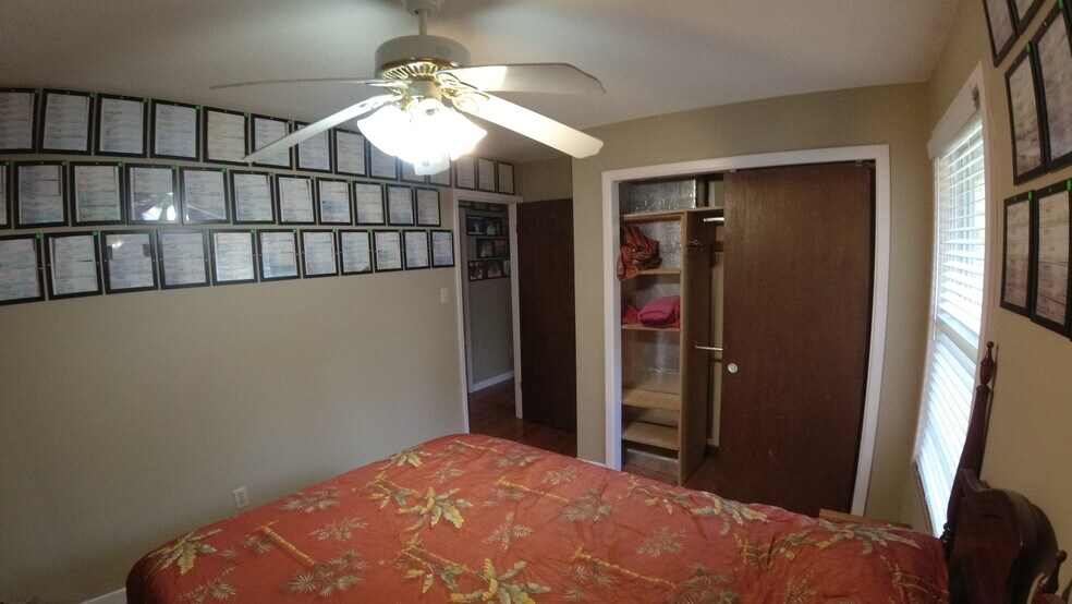 Building Photo - 1725 Pinebrook Dr