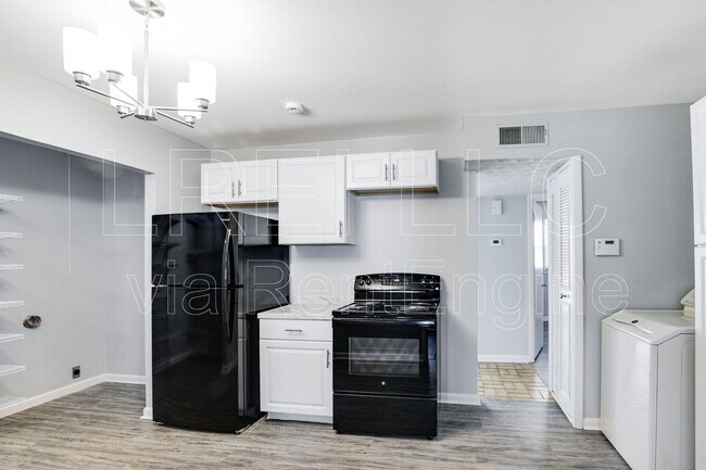 Building Photo - 4508 E Indian Trail