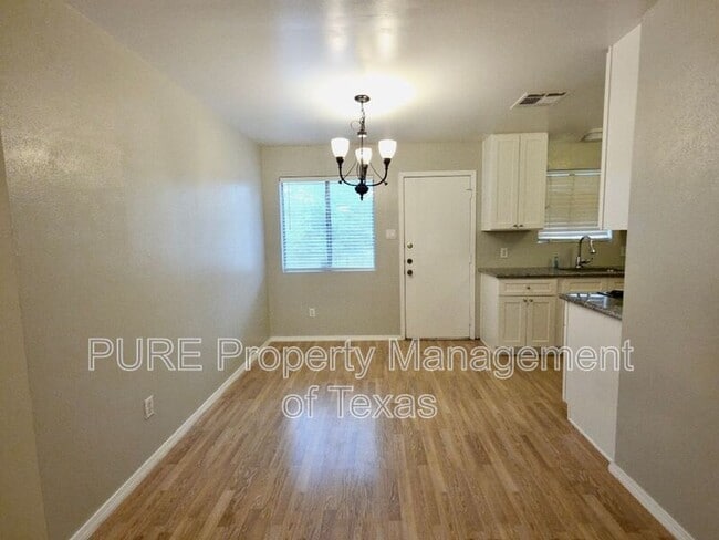 Building Photo - 8508 Romney Rd