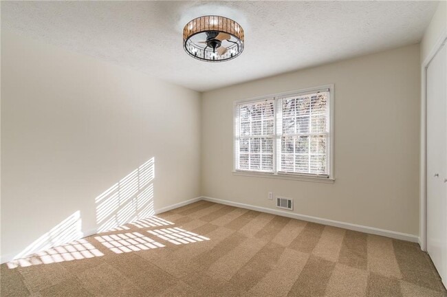 Building Photo - 905 Tanglewood Trail