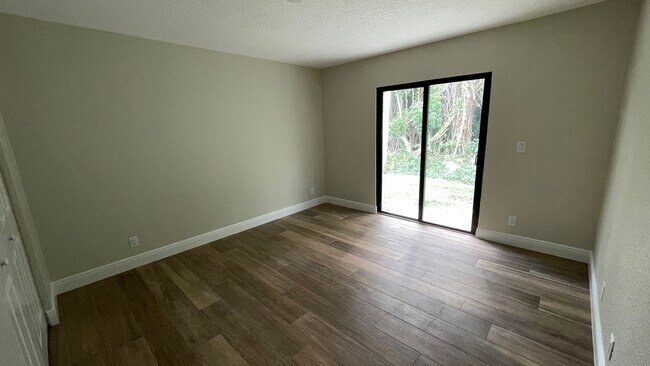 Building Photo - 3570 Montante Blvd