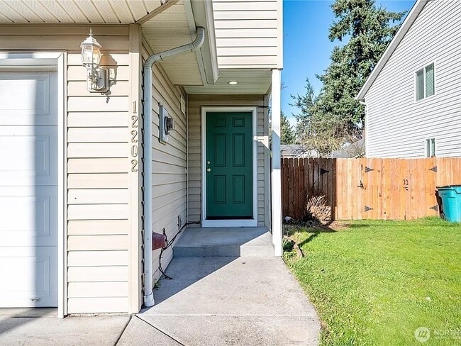 Building Photo - 12202 NE 39th St